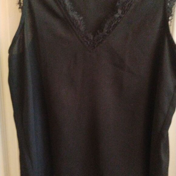 Elegant Black Lace Trim Tank Top - Picture 5 of 12
